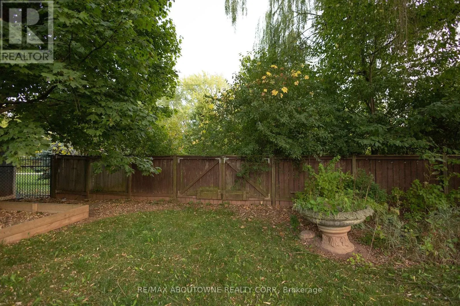 2424 YOLANDA DRIVE