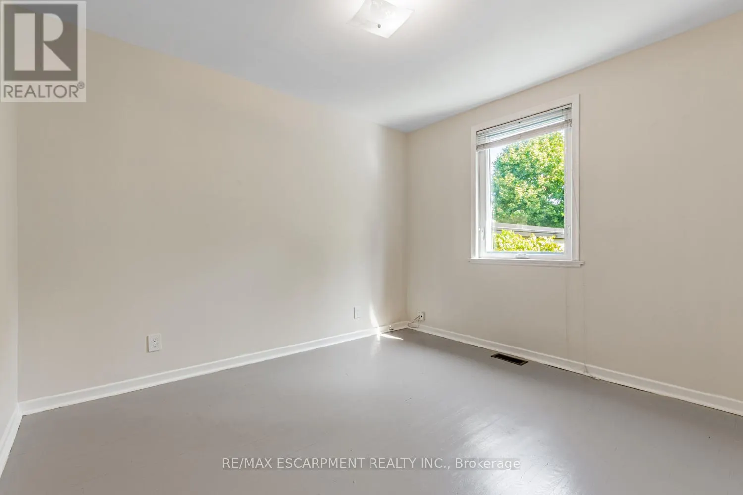 19 STOCK AVENUE