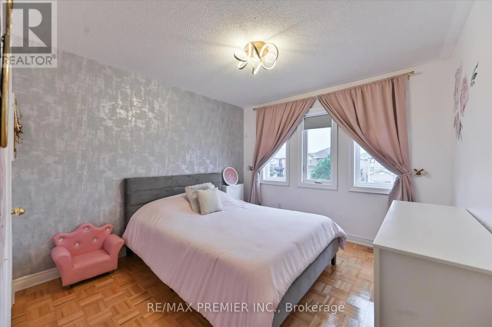 78 ARCHBURY CIRCLE