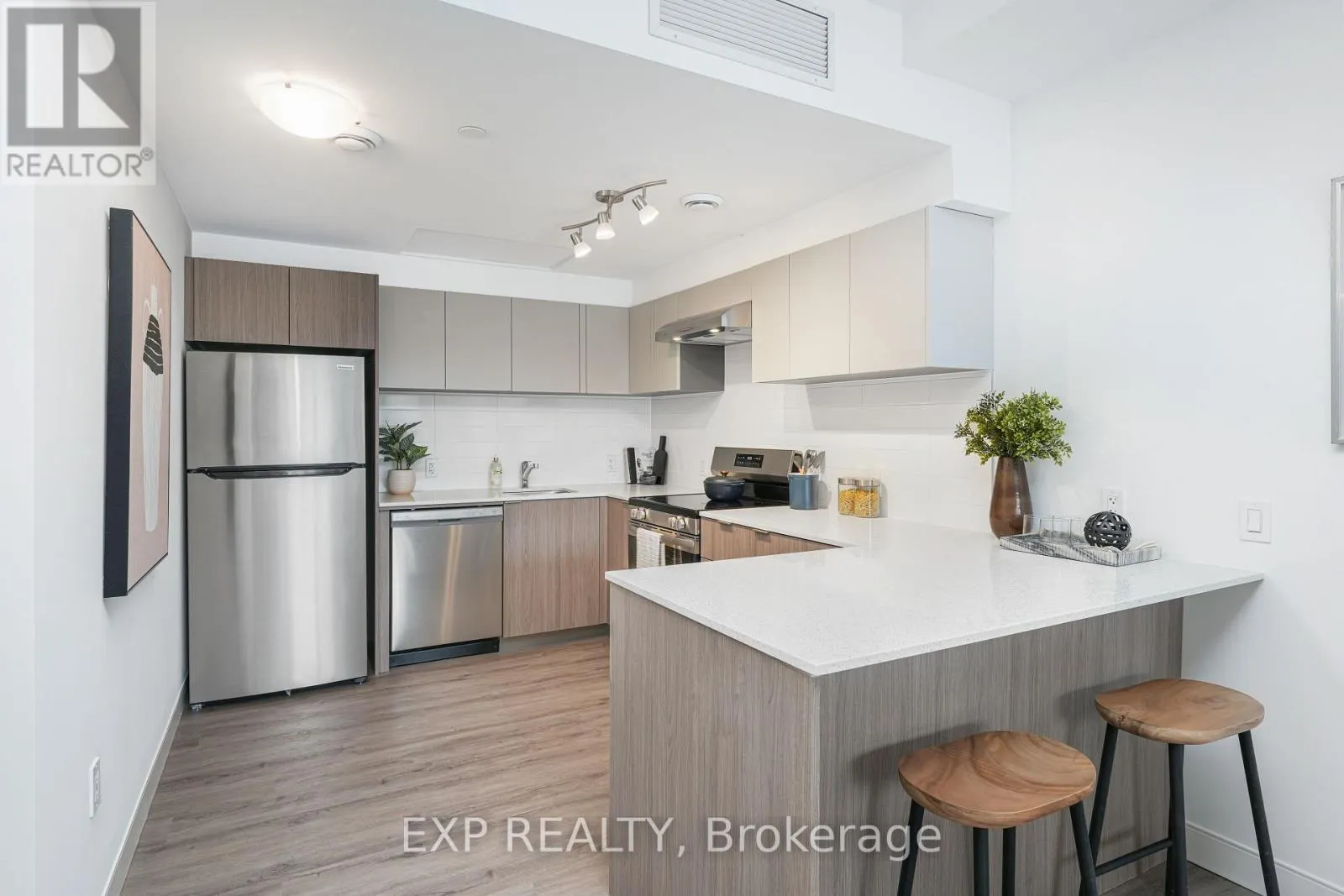 TH2 - 100 MANETT CRESCENT