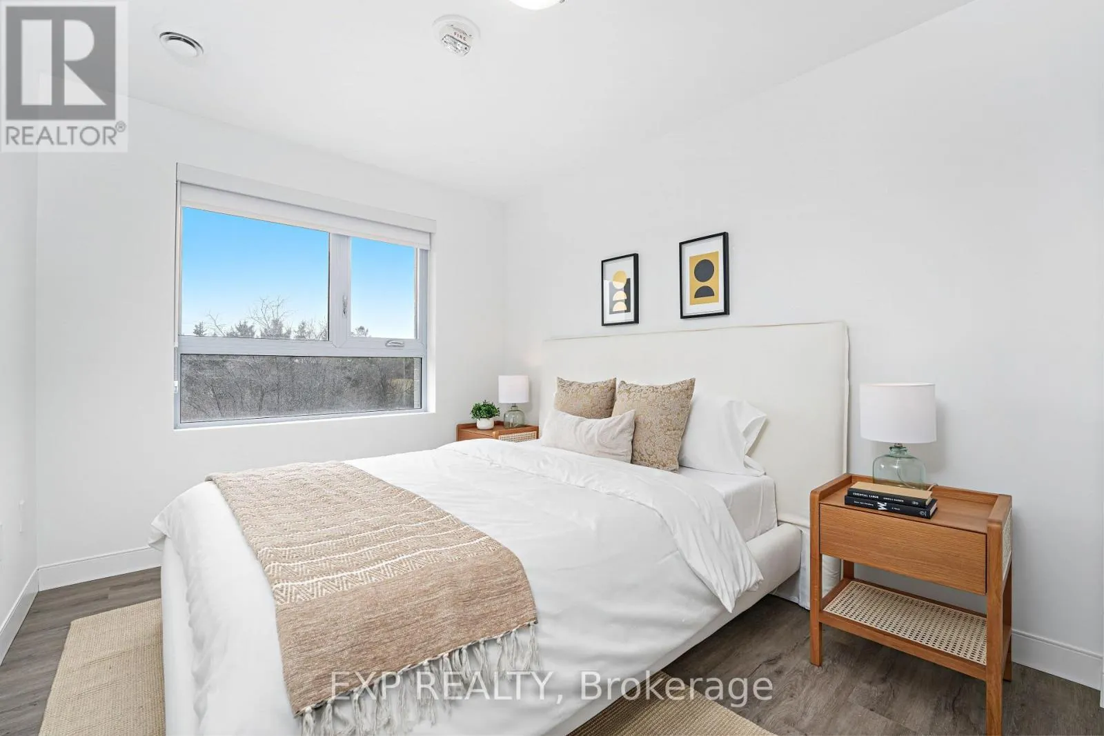 TH2 - 100 MANETT CRESCENT