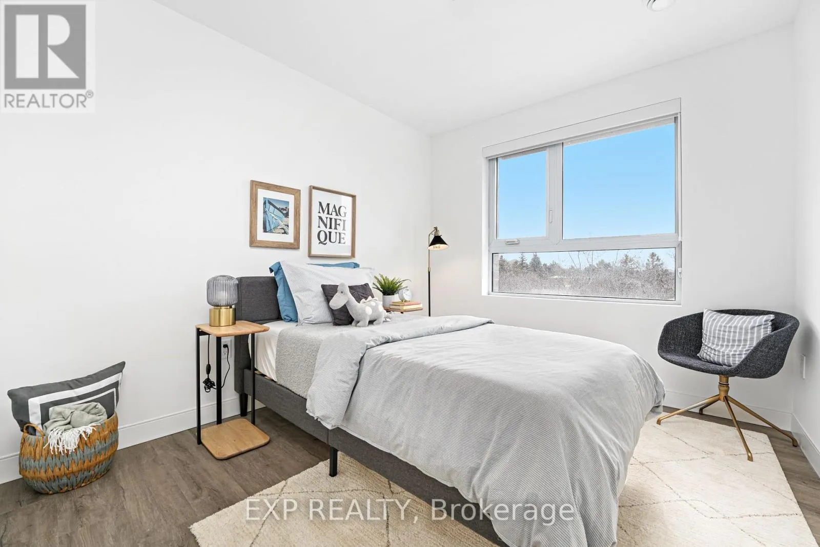 TH2 - 100 MANETT CRESCENT