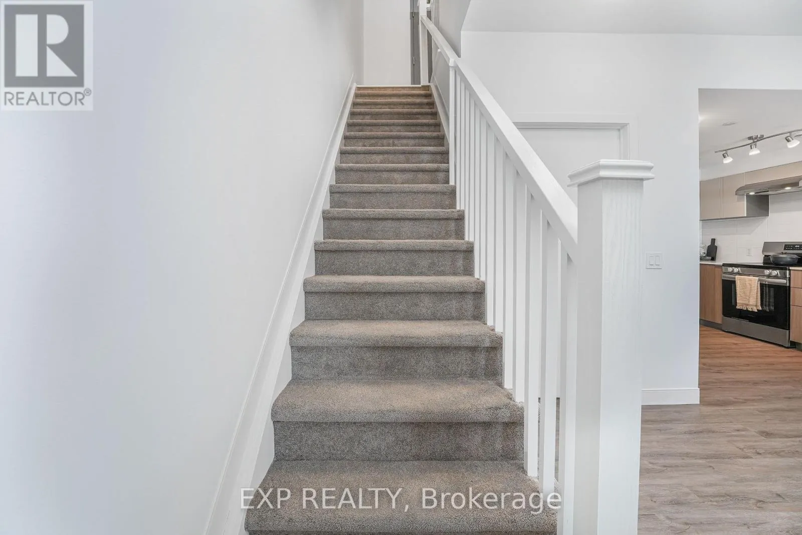 TH2 - 100 MANETT CRESCENT
