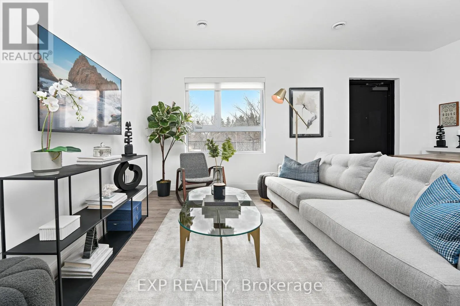 TH2 - 100 MANETT CRESCENT