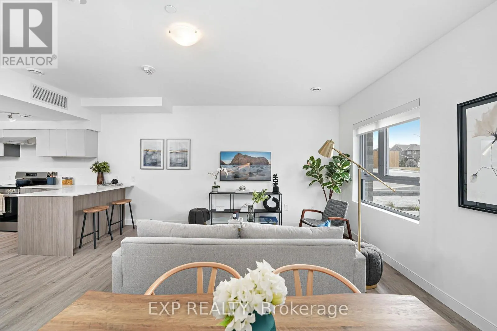 TH2 - 100 MANETT CRESCENT
