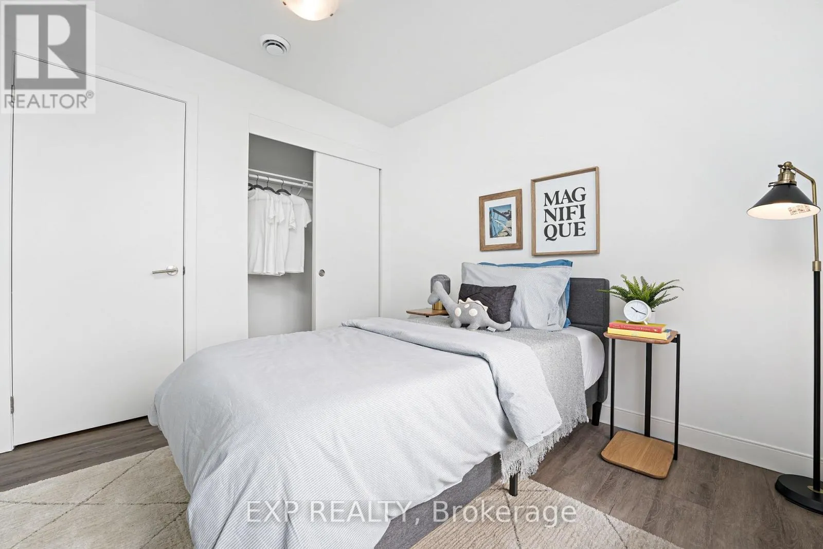 TH2 - 100 MANETT CRESCENT
