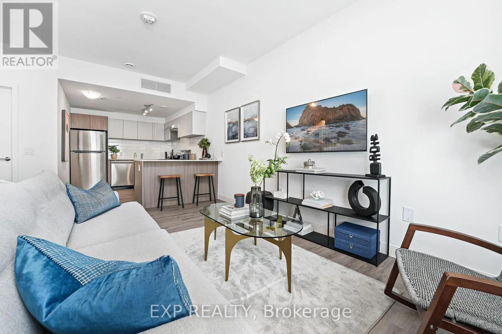 TH2 - 100 MANETT CRESCENT
