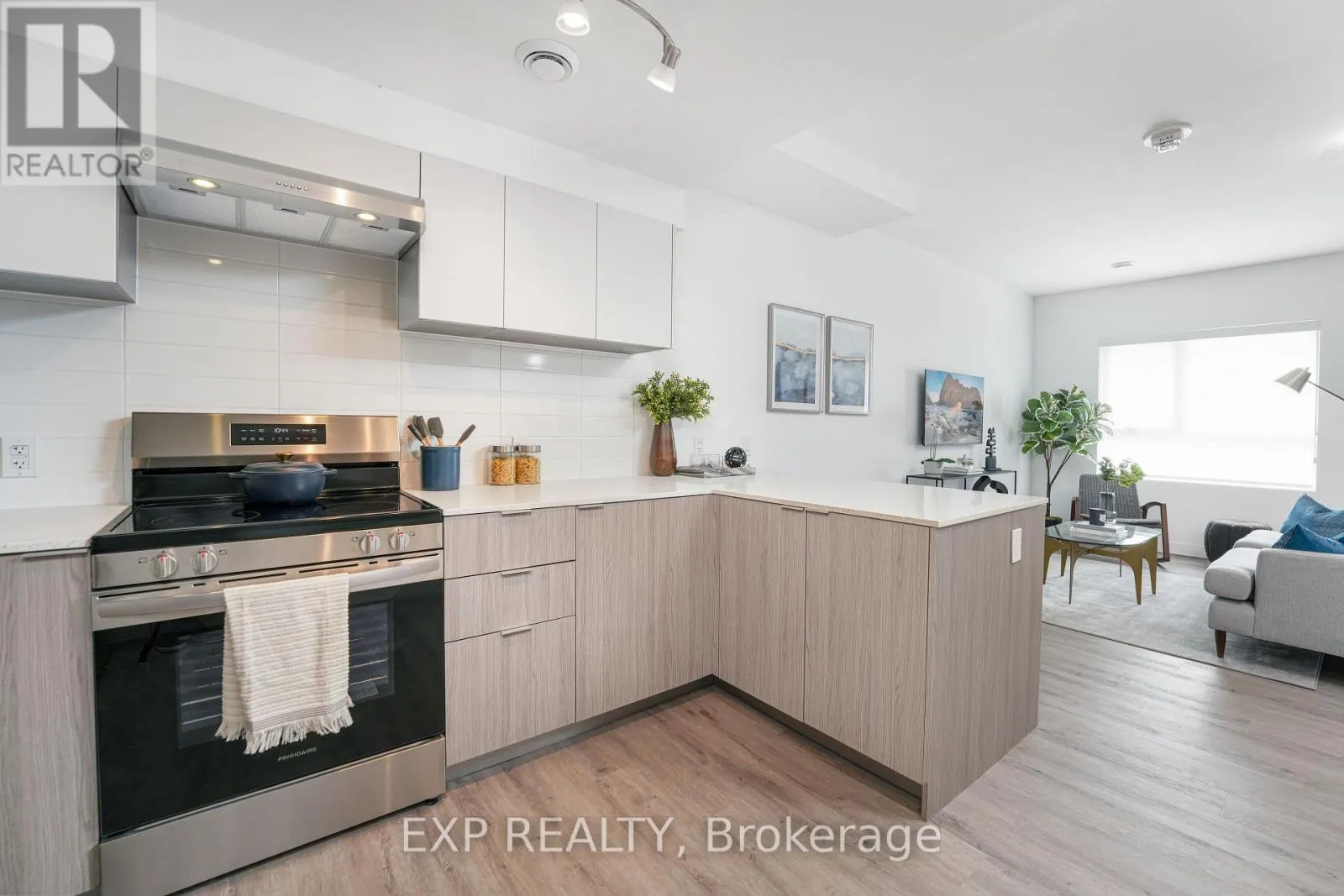 TH2 - 100 MANETT CRESCENT