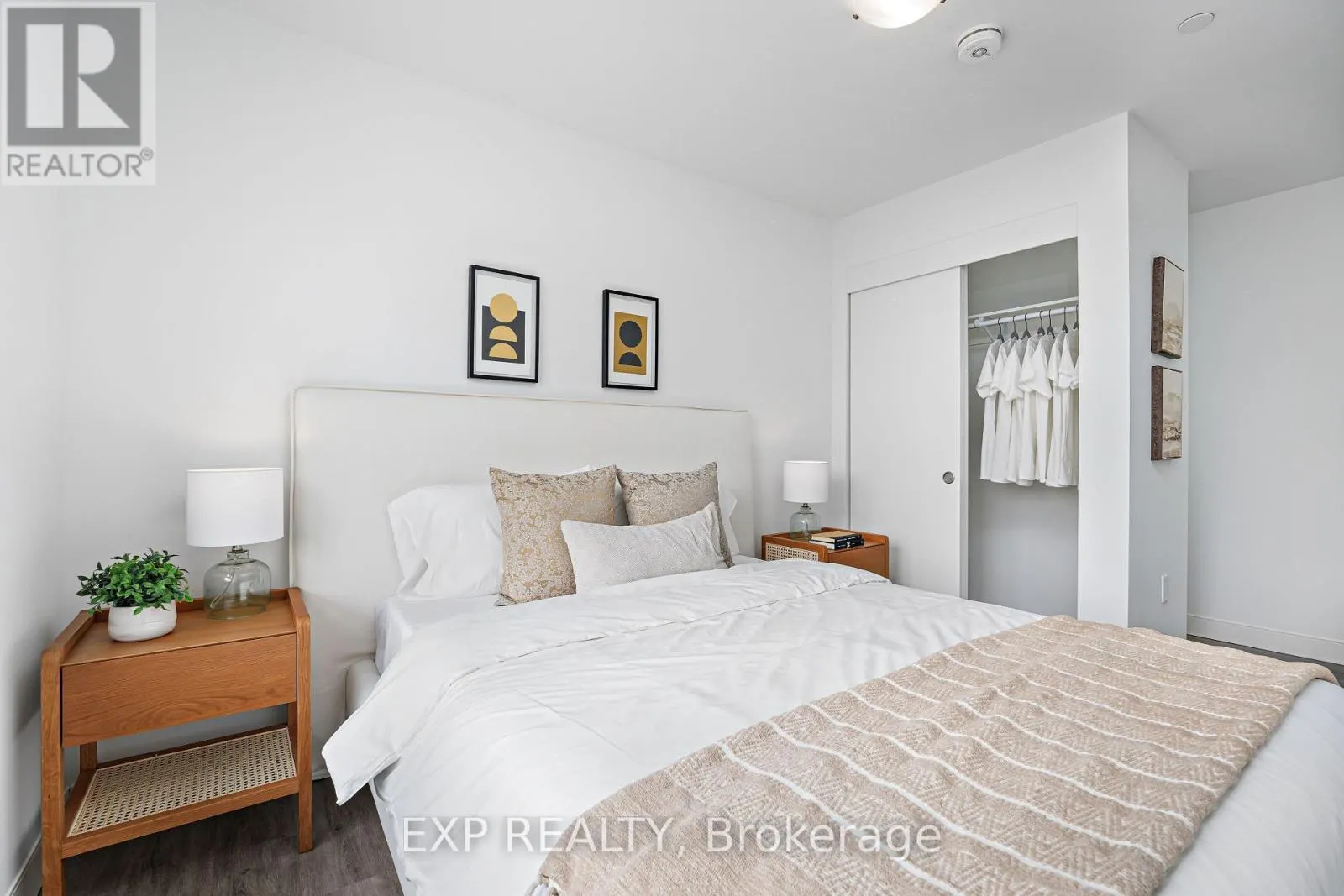 TH2 - 100 MANETT CRESCENT