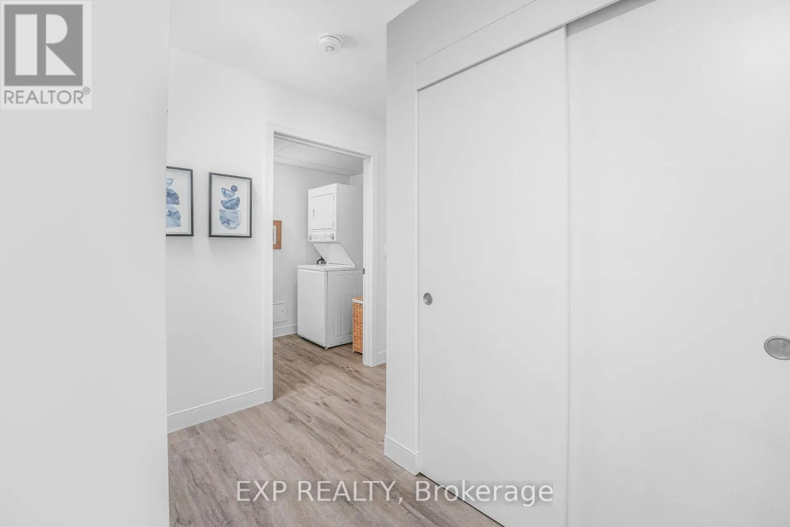 TH2 - 100 MANETT CRESCENT