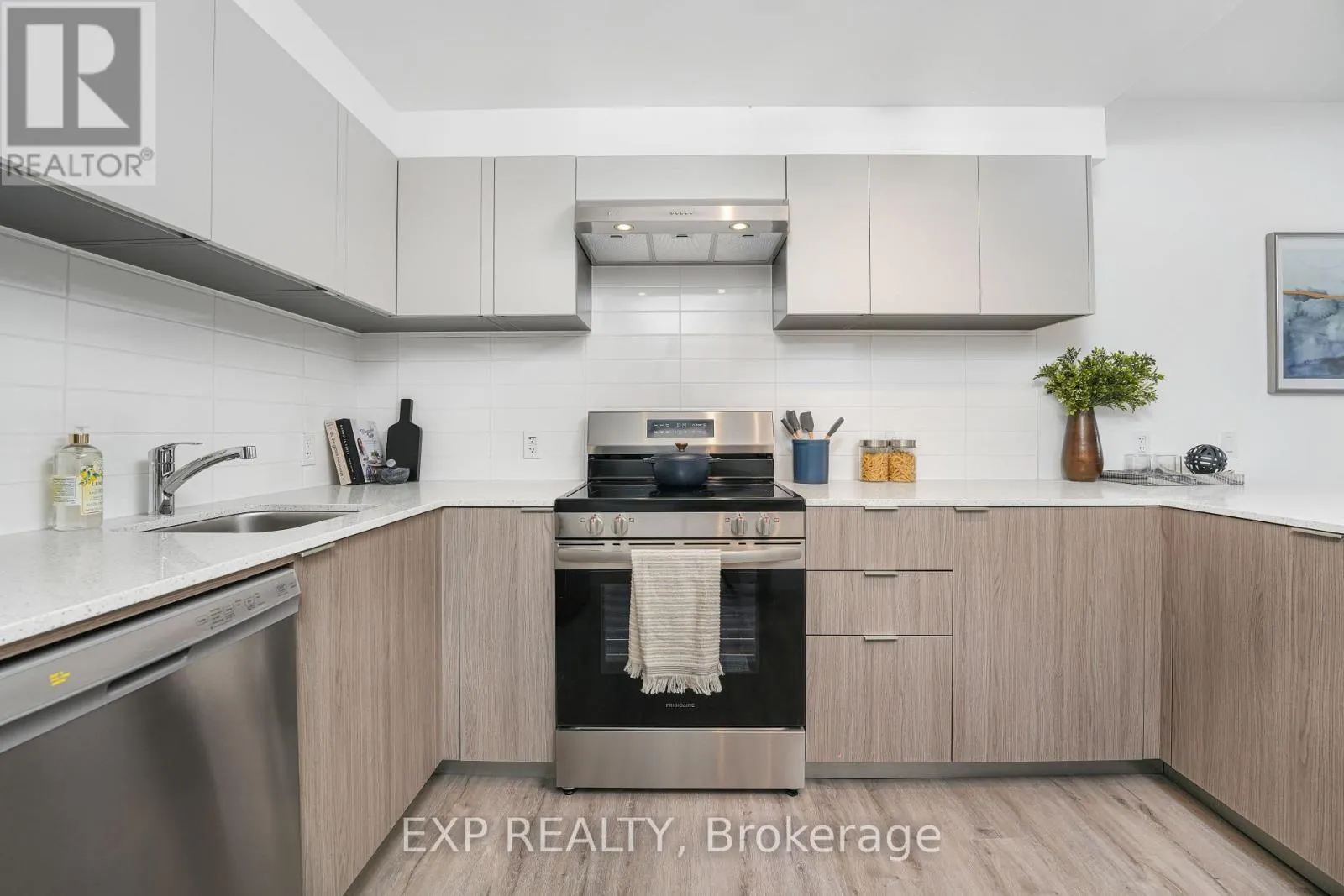 TH2 - 100 MANETT CRESCENT