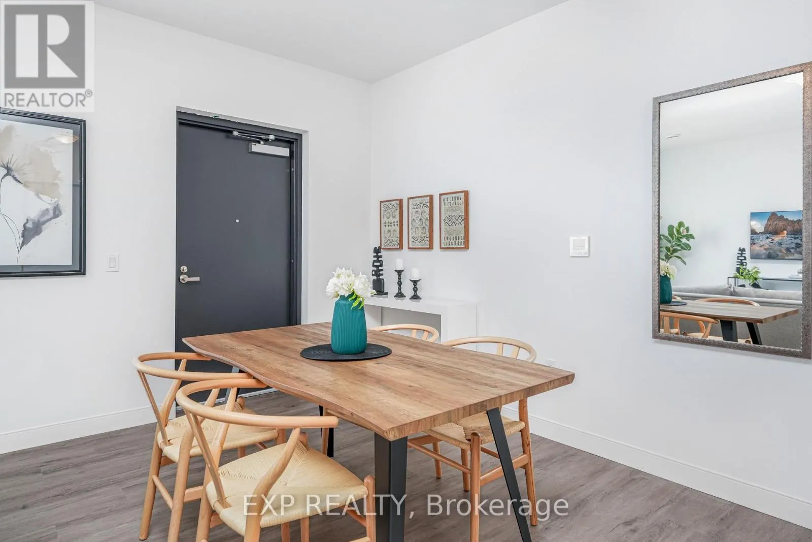 TH2 - 100 MANETT CRESCENT