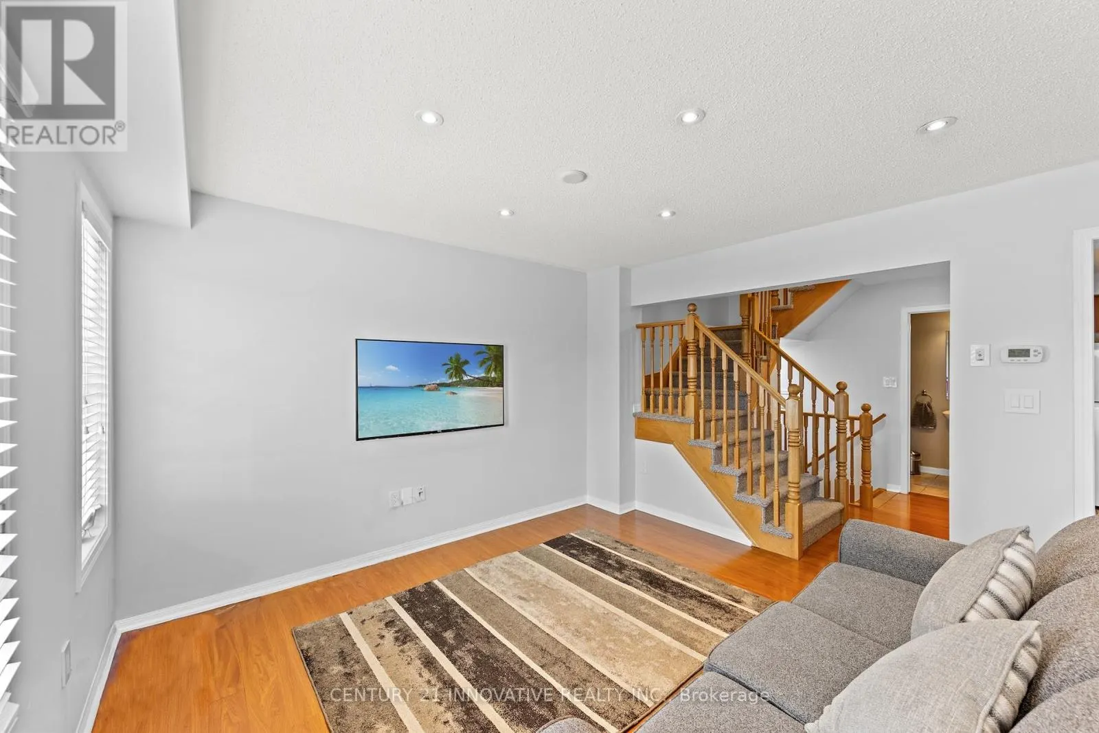 915 HASSELFELDT HEIGHTS
