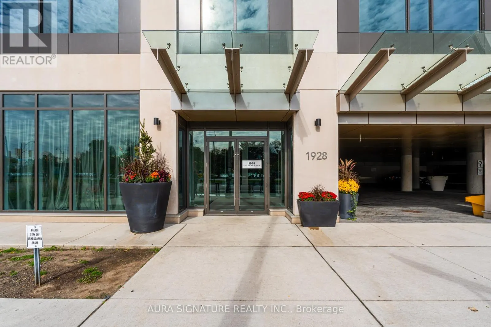 2205 - 1928 LAKE SHORE BOULEVARD W
