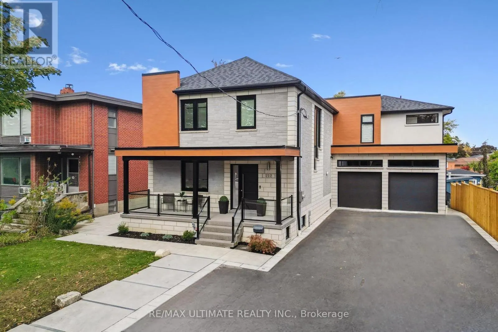 212 QUEENSLEA AVENUE