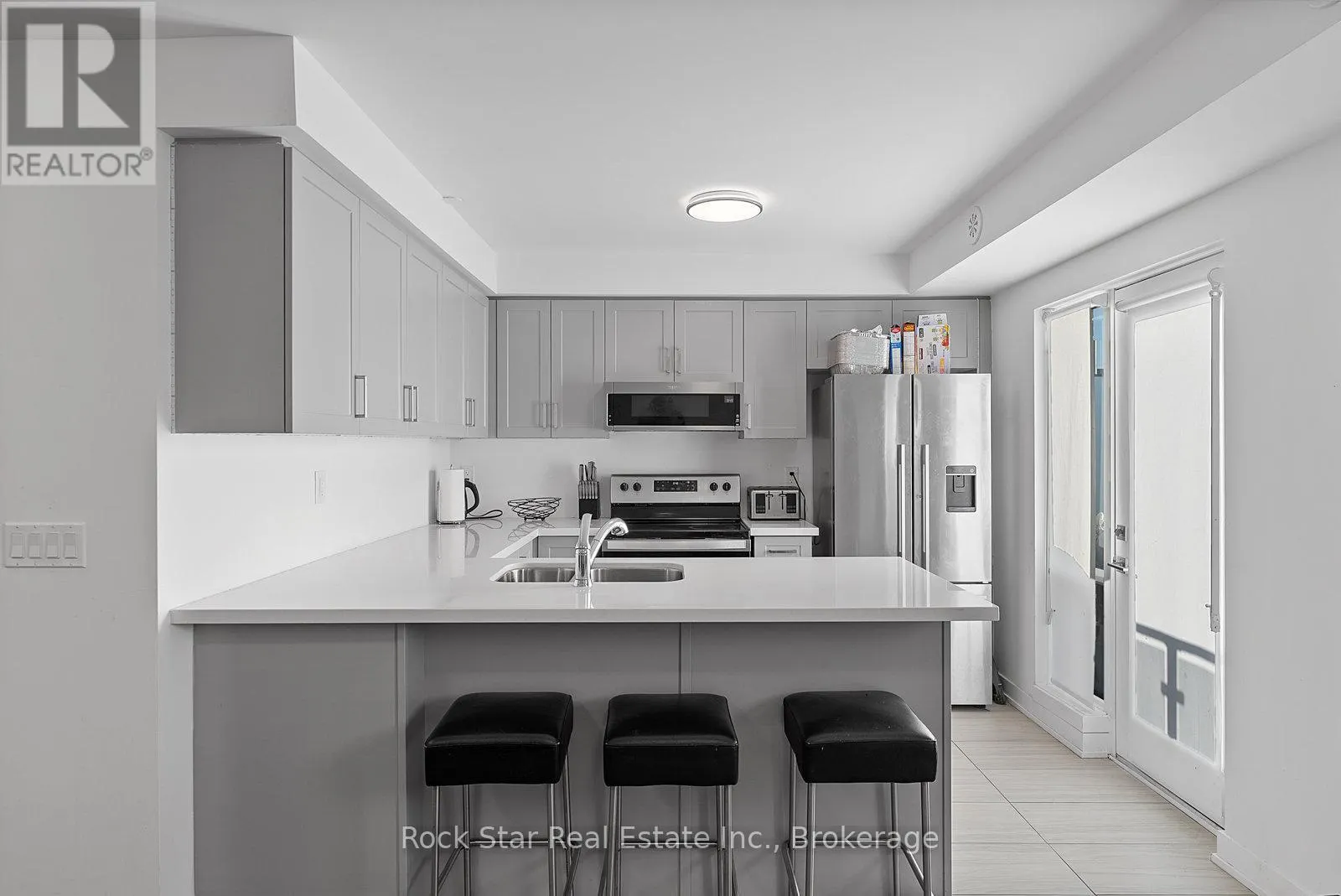 5 - 185 VETERANS DRIVE, #5
