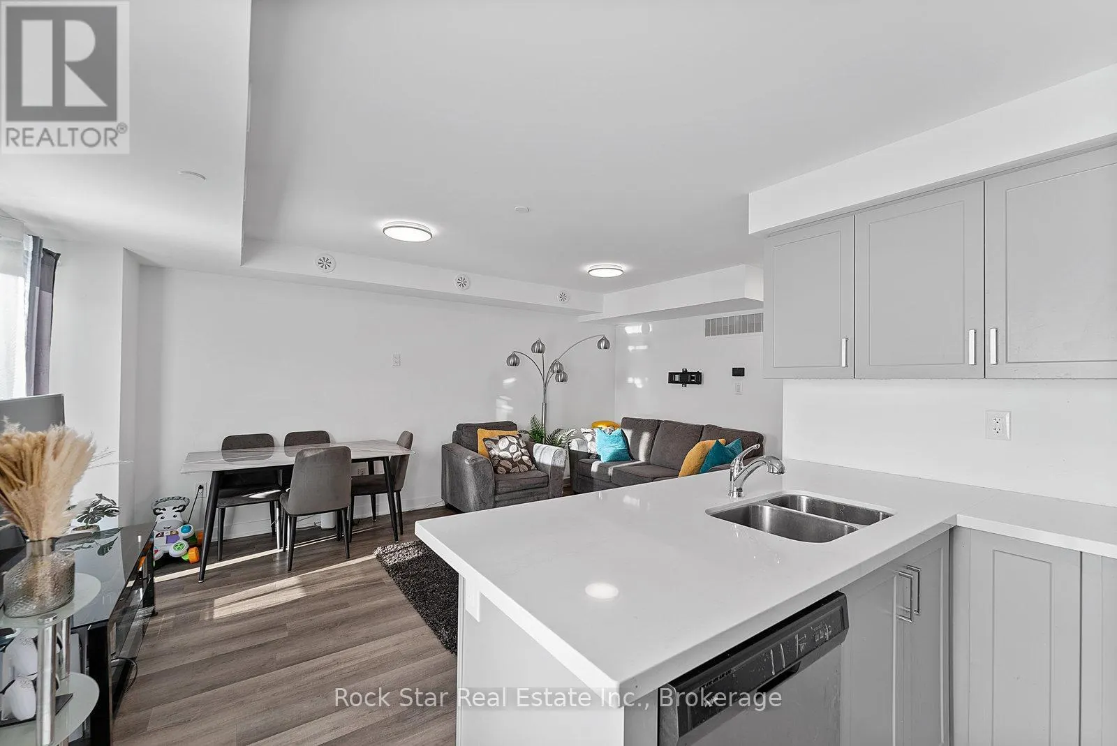 5 - 185 VETERANS DRIVE, #5