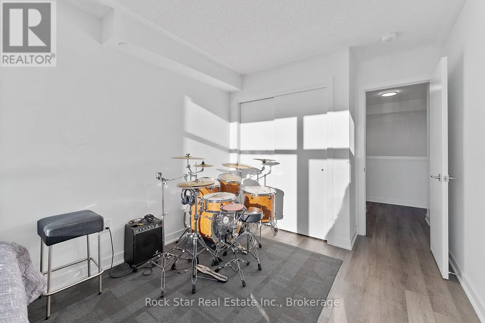 5 - 185 VETERANS DRIVE, #5