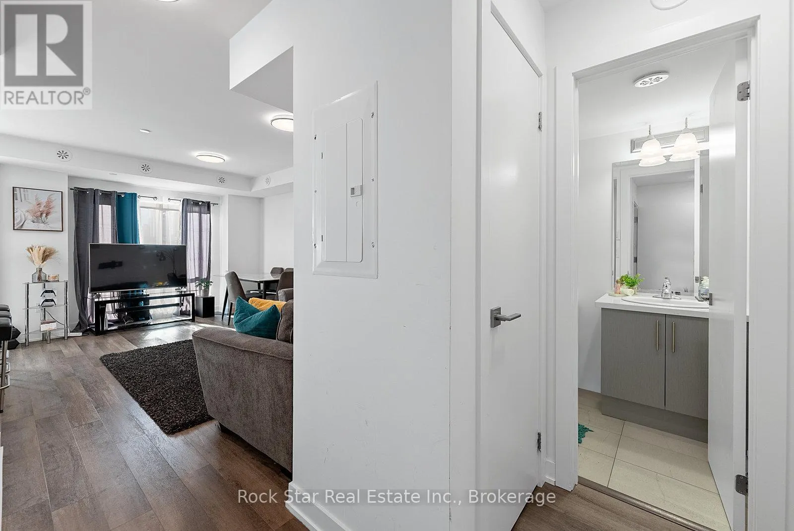 5 - 185 VETERANS DRIVE, #5