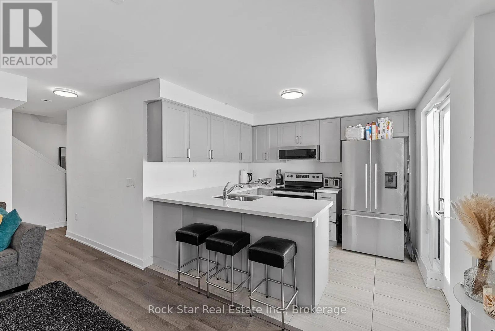5 - 185 VETERANS DRIVE, #5