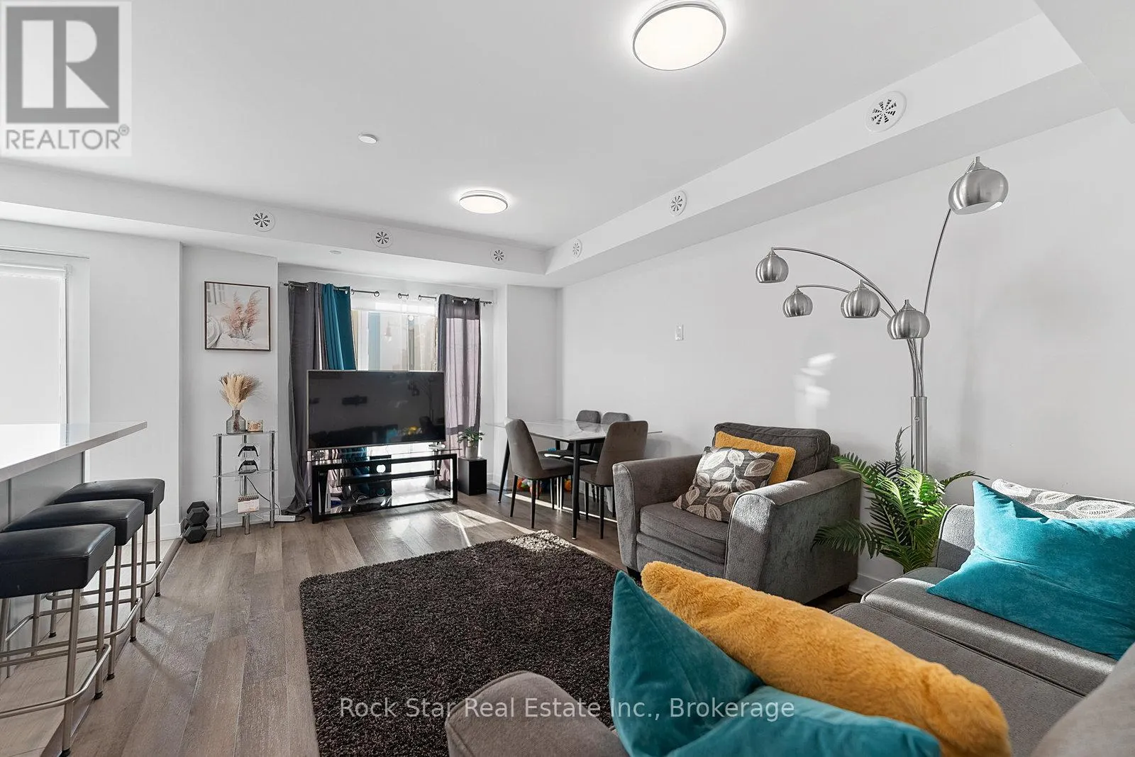 5 - 185 VETERANS DRIVE, #5