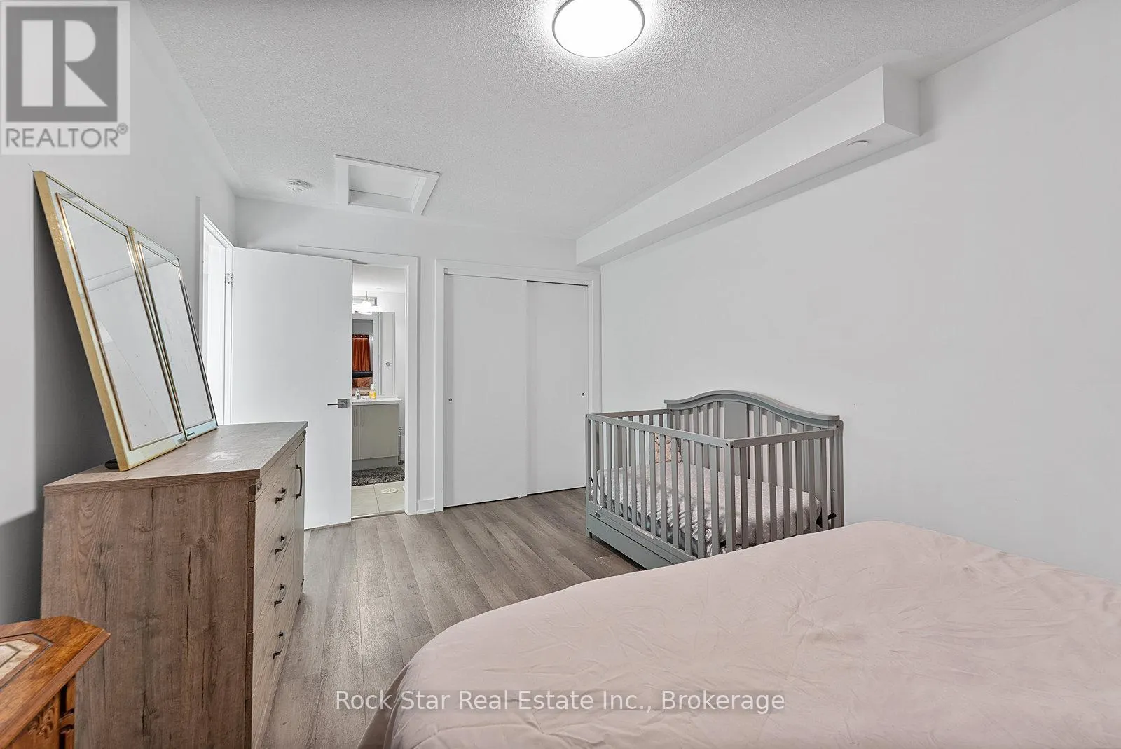 5 - 185 VETERANS DRIVE, #5