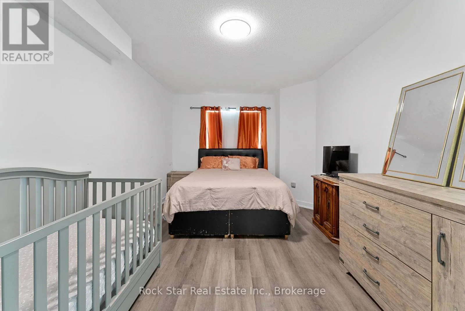 5 - 185 VETERANS DRIVE, #5