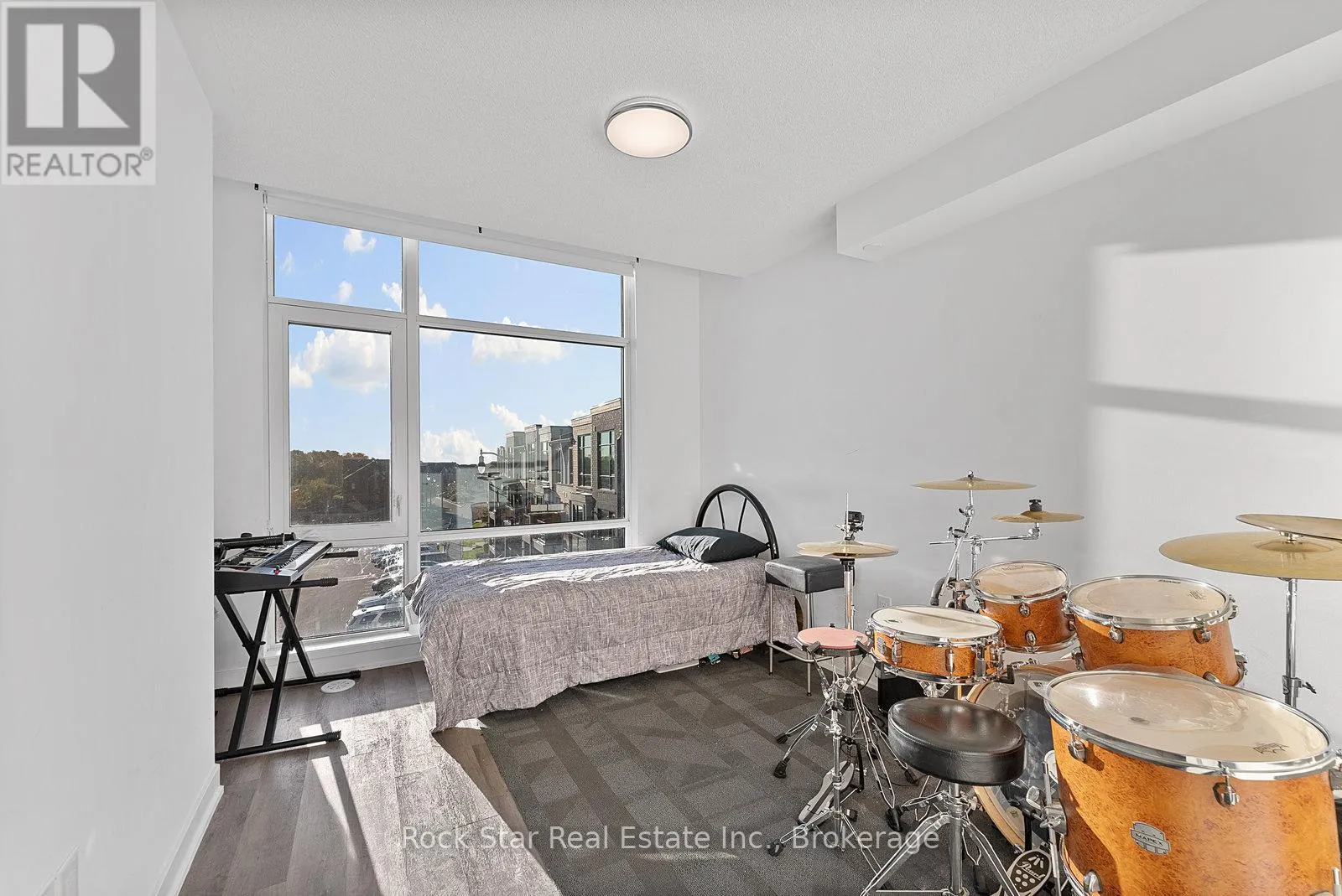 5 - 185 VETERANS DRIVE, #5