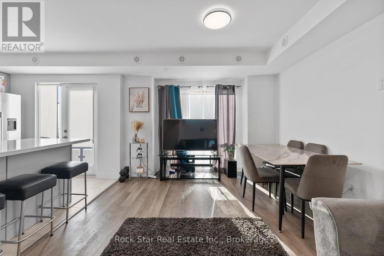 5 - 185 VETERANS DRIVE, #5