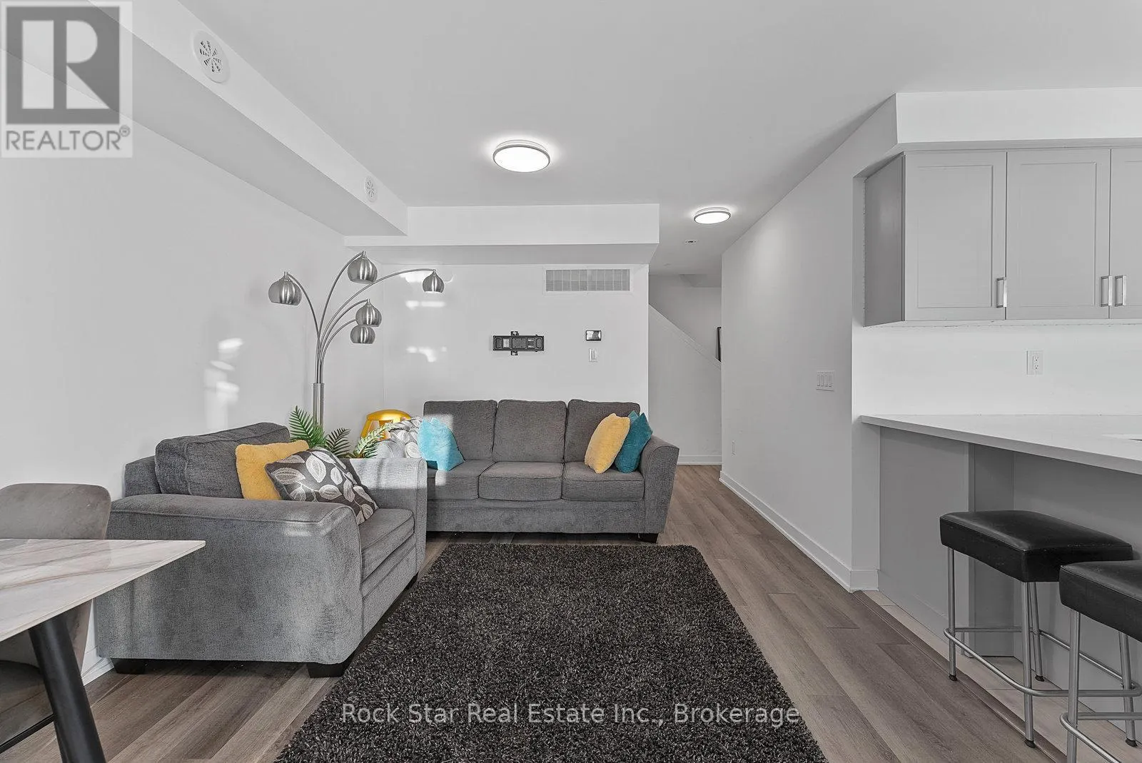 5 - 185 VETERANS DRIVE, #5
