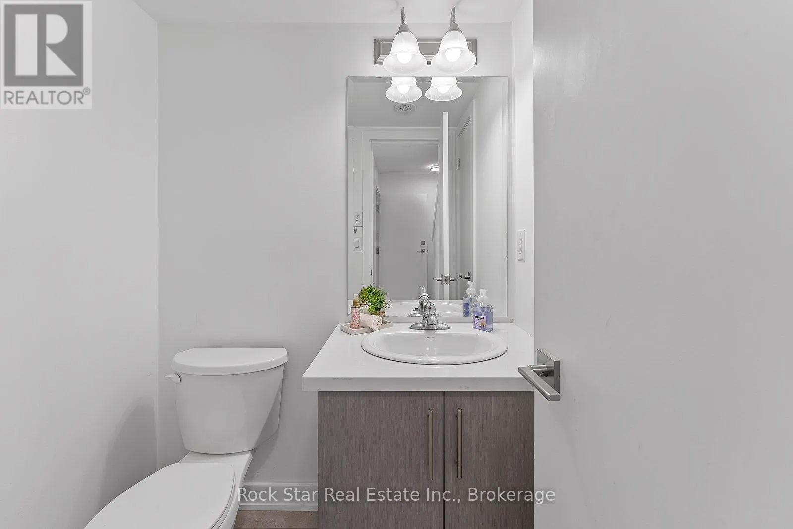 5 - 185 VETERANS DRIVE, #5