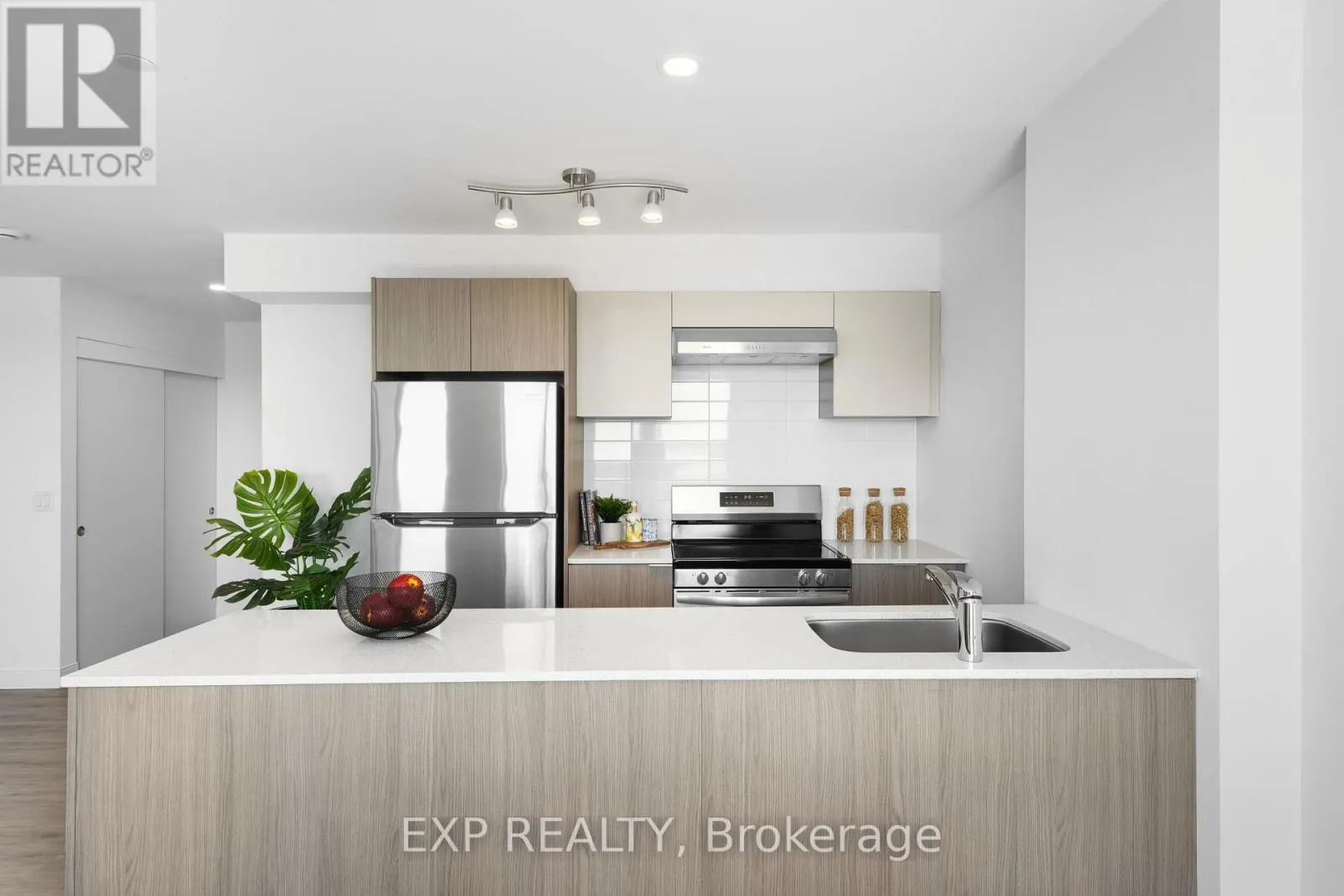 411 - 100 MANETT CRESCENT