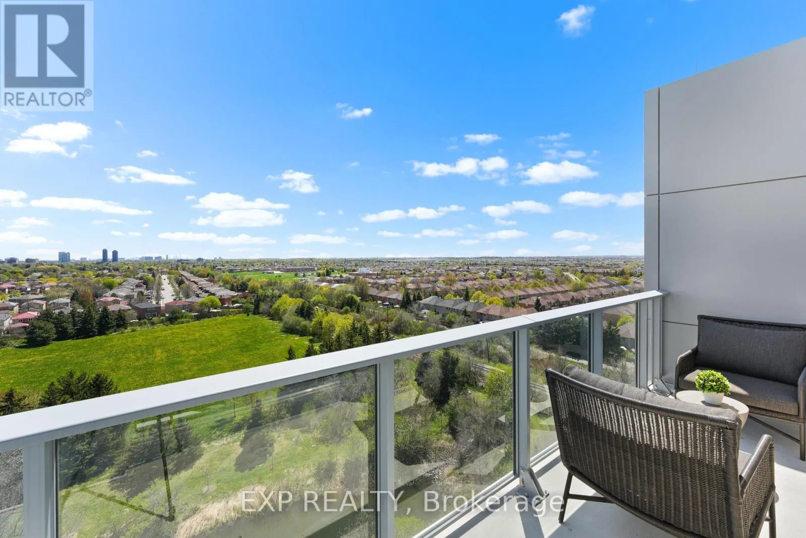 411 - 100 MANETT CRESCENT