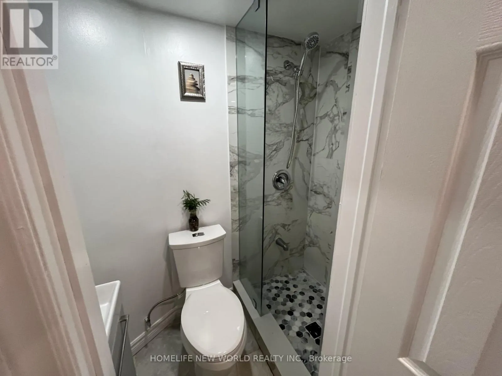 BSMT 01 - 2466 ST CLAIR AVENUE W