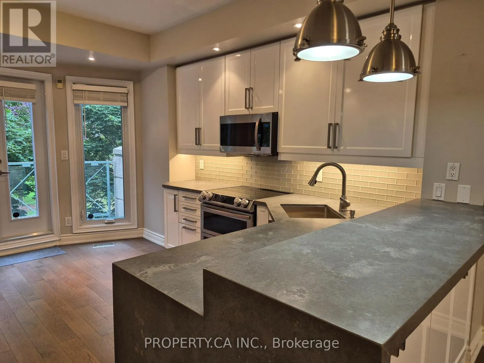 TH7 - 2111 LAKE SHORE BOULEVARD W