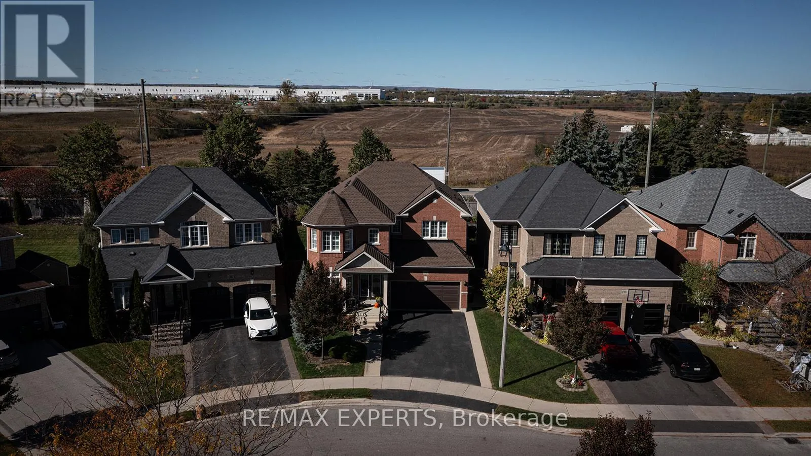 34 LAURENTIDE CRESCENT