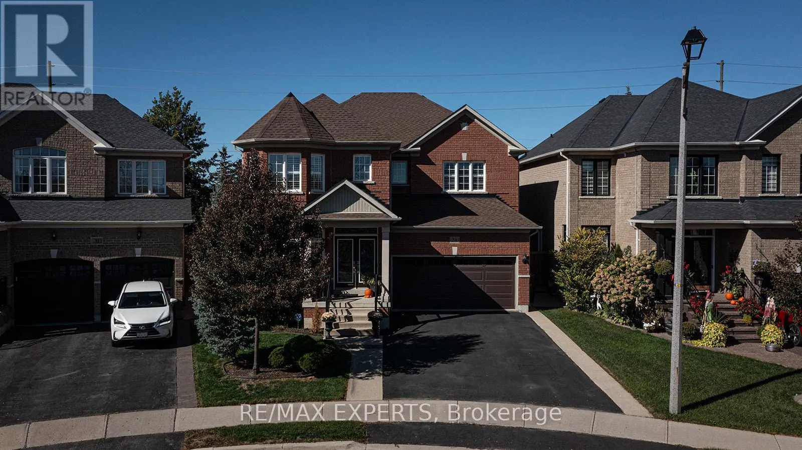34 LAURENTIDE CRESCENT
