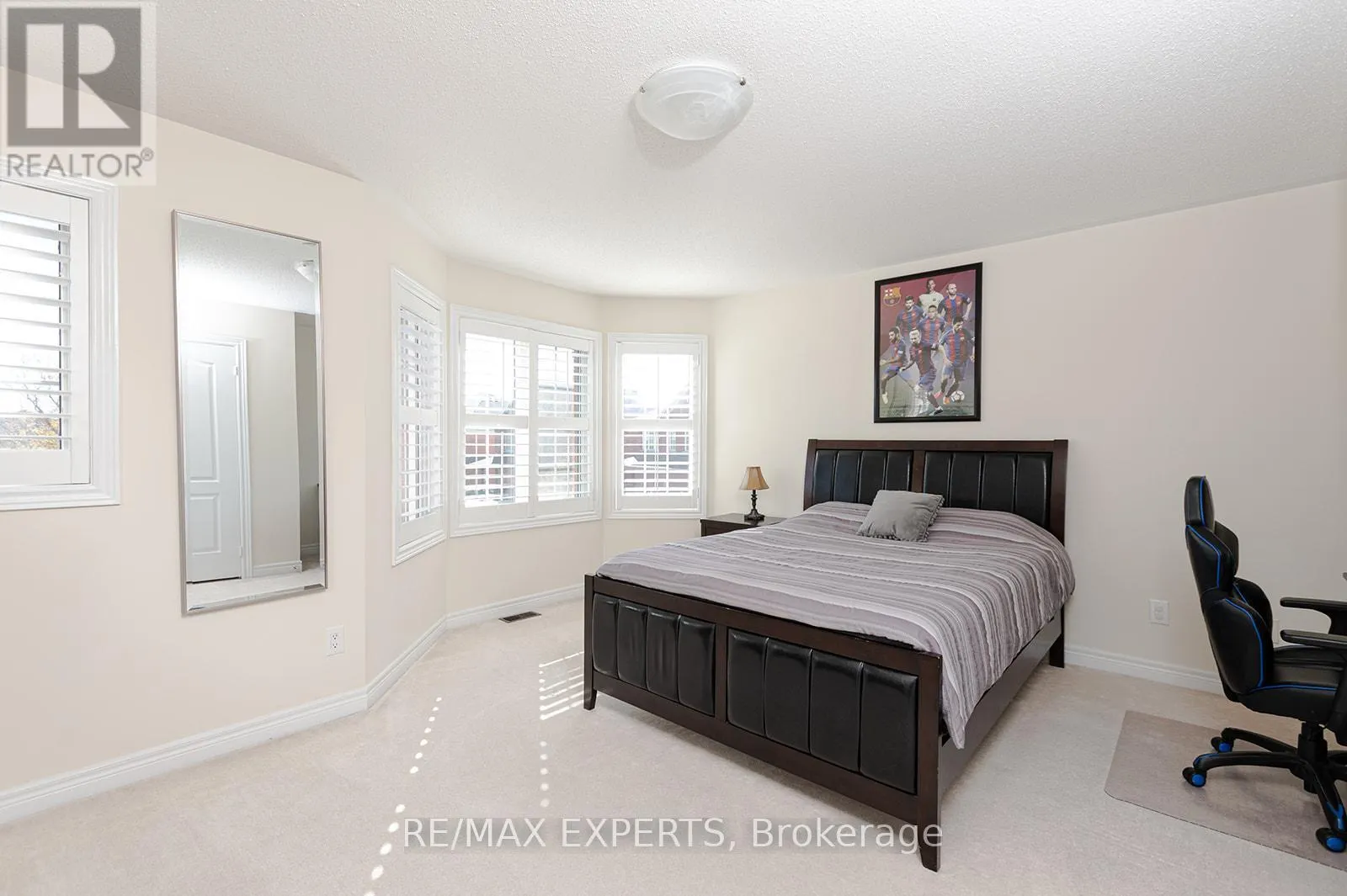34 LAURENTIDE CRESCENT