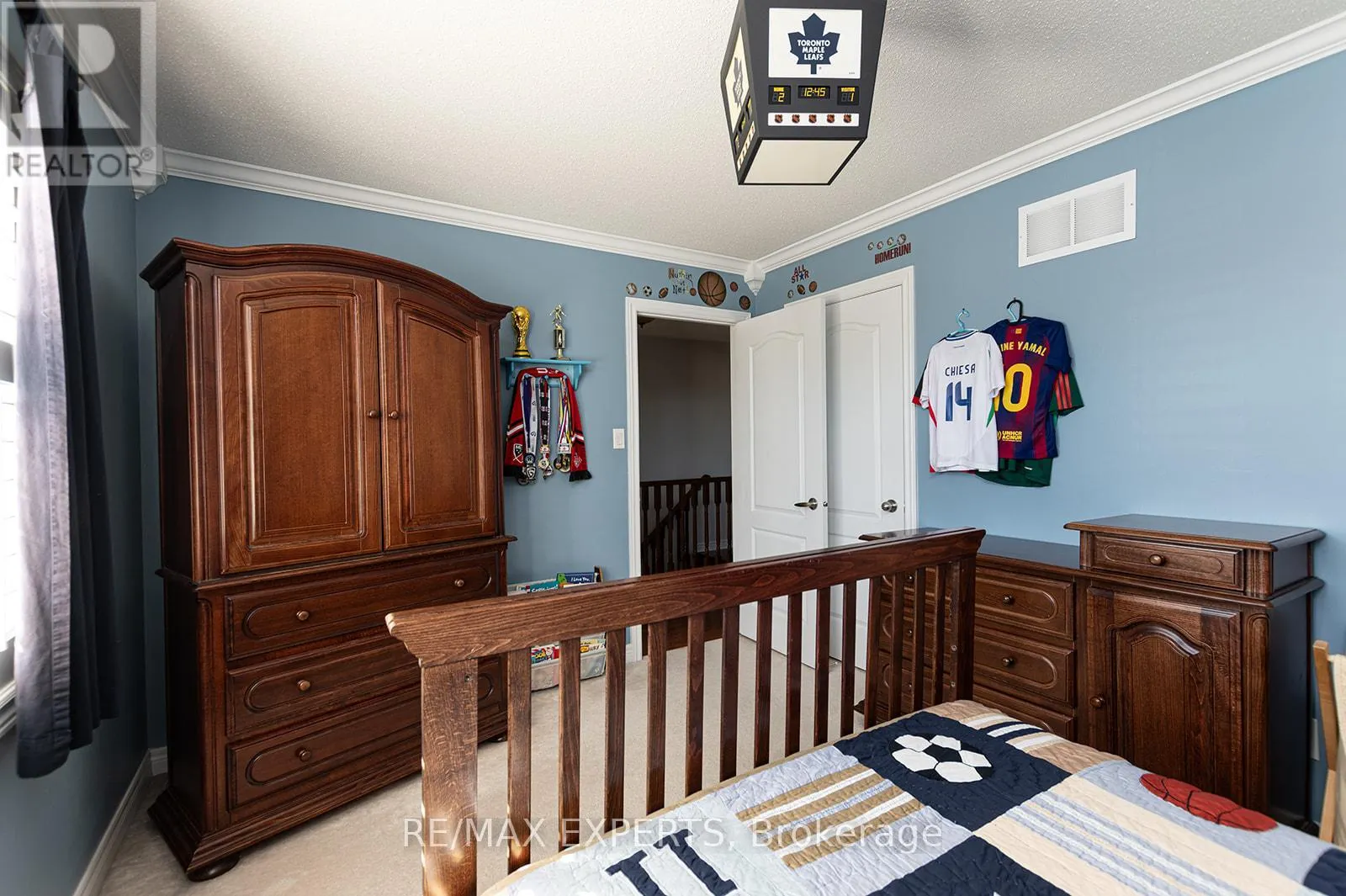 34 LAURENTIDE CRESCENT