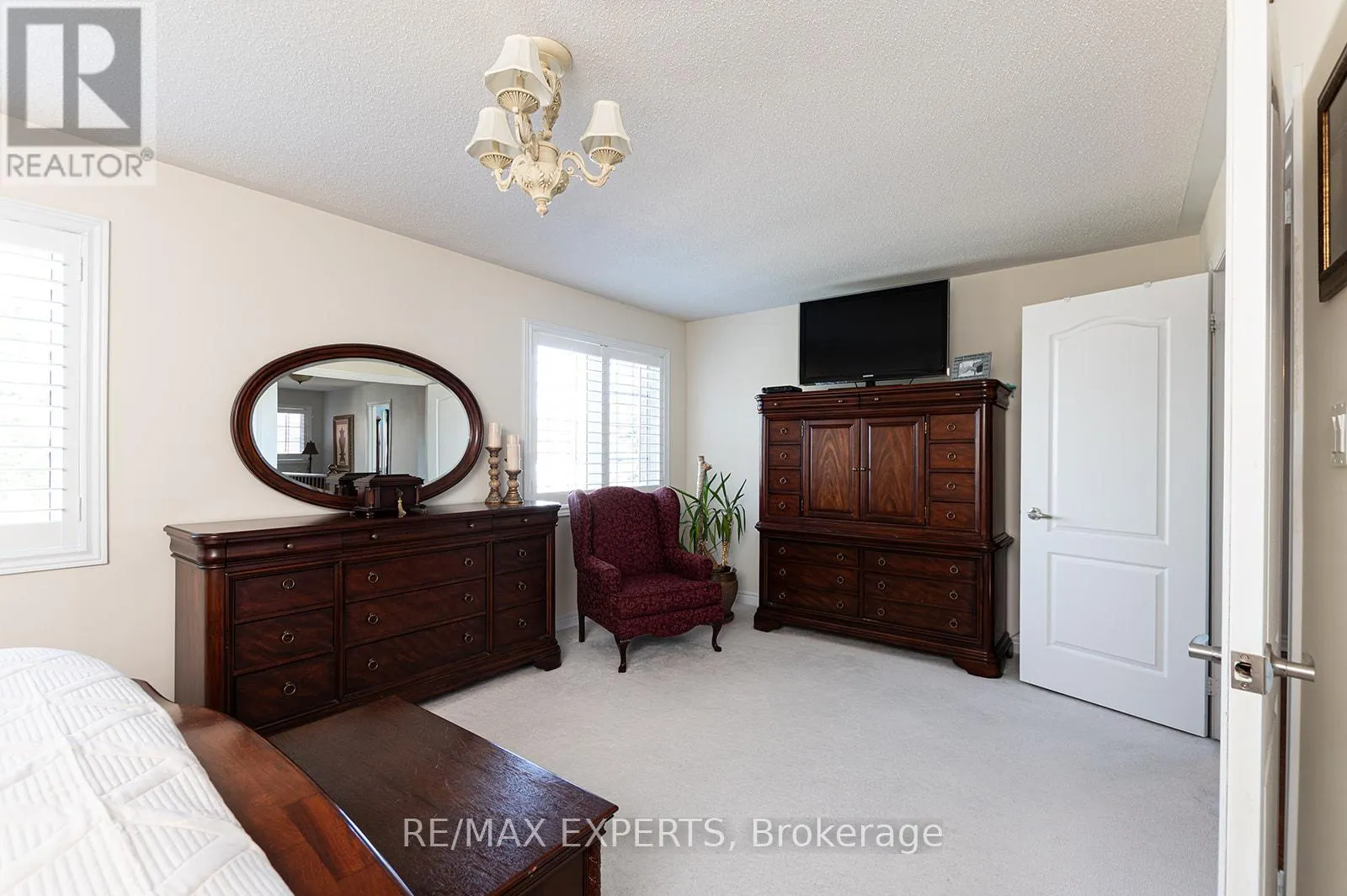 34 LAURENTIDE CRESCENT