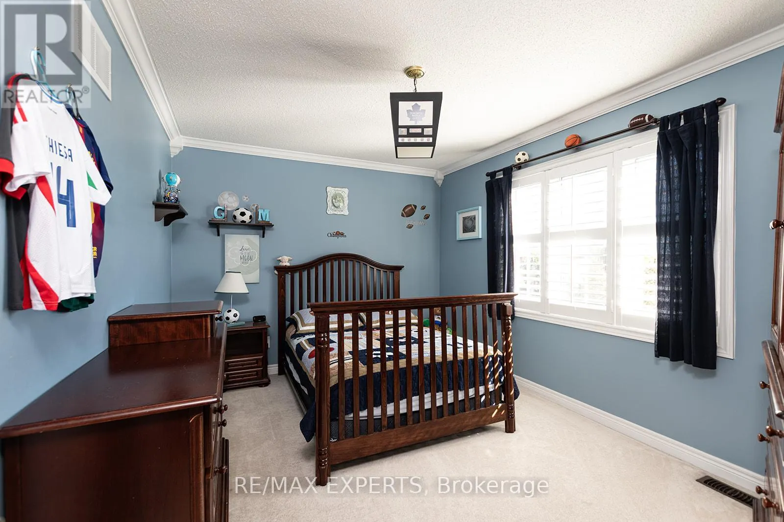 34 LAURENTIDE CRESCENT