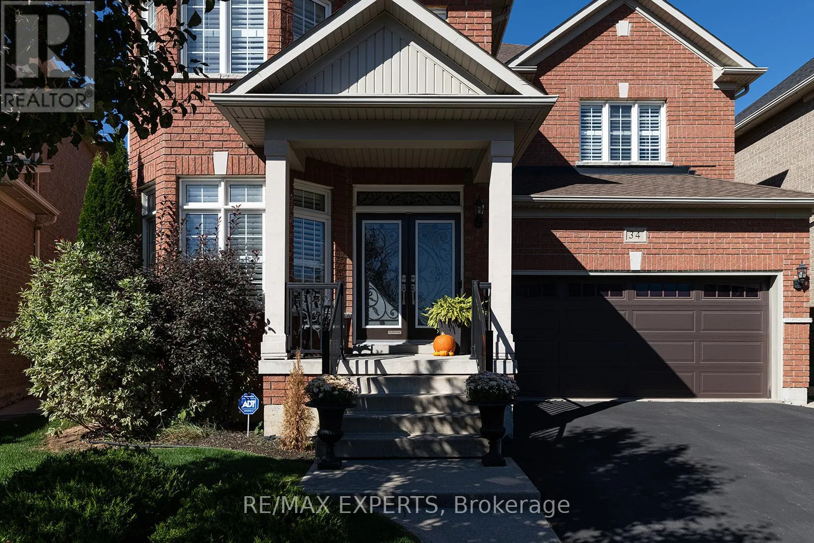 34 LAURENTIDE CRESCENT