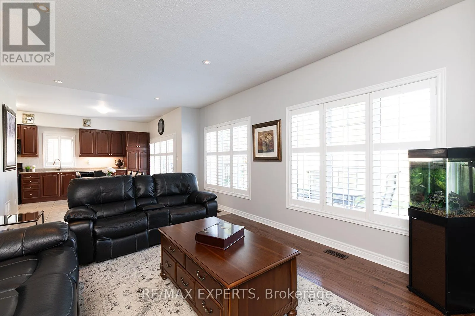 34 LAURENTIDE CRESCENT