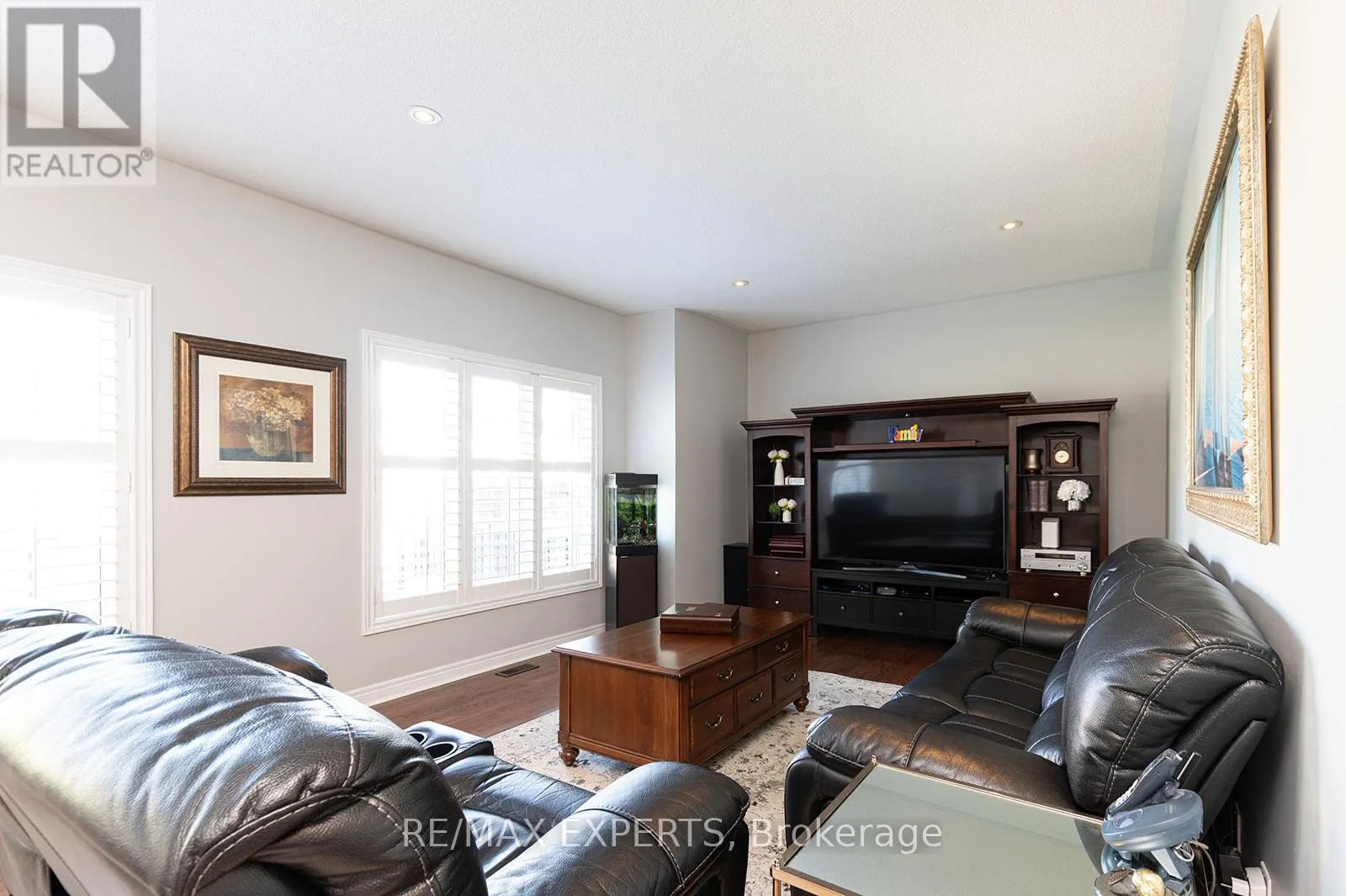 34 LAURENTIDE CRESCENT
