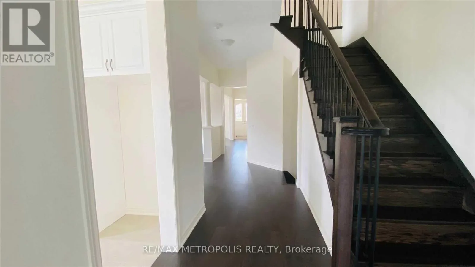 UPPER - 31 ELVERTON CRESCENT