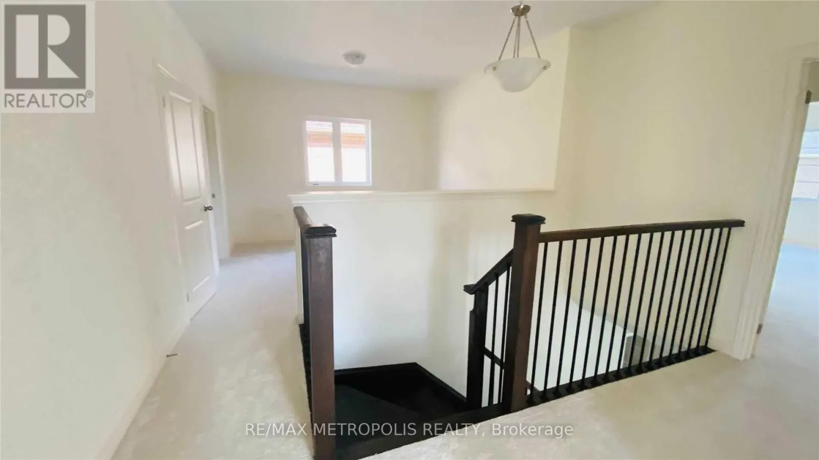 UPPER - 31 ELVERTON CRESCENT