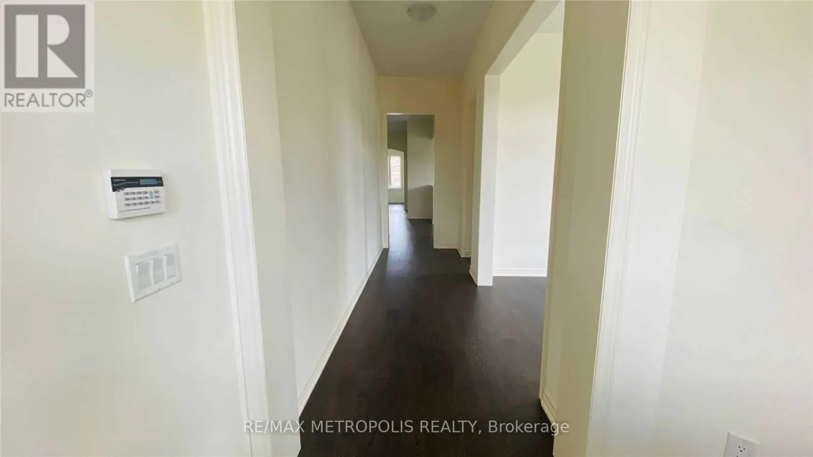 UPPER - 31 ELVERTON CRESCENT