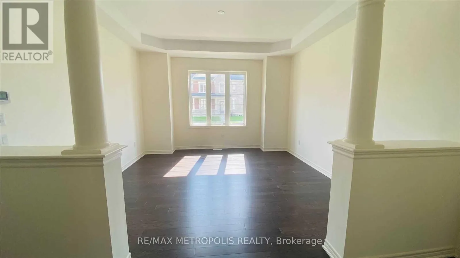 UPPER - 31 ELVERTON CRESCENT