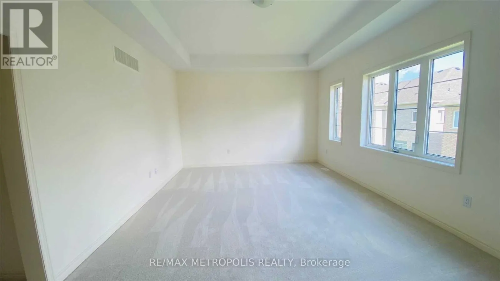 UPPER - 31 ELVERTON CRESCENT