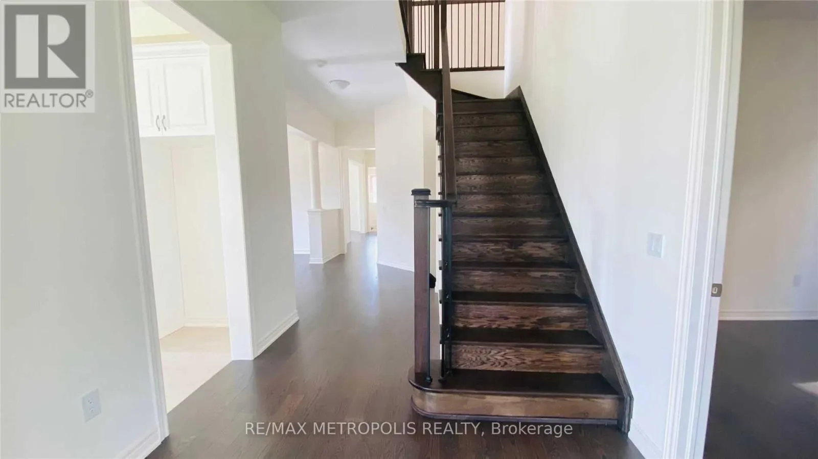 UPPER - 31 ELVERTON CRESCENT